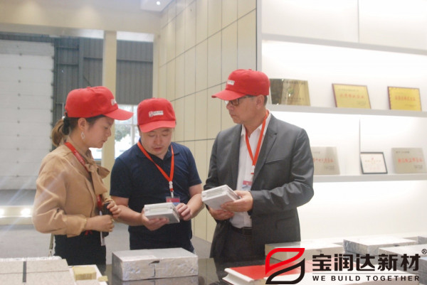 國(guó)貨當(dāng)自強(qiáng) | 法國(guó)客戶來(lái)訪寶潤(rùn)達(dá)洽談冷庫(kù)板項(xiàng)目